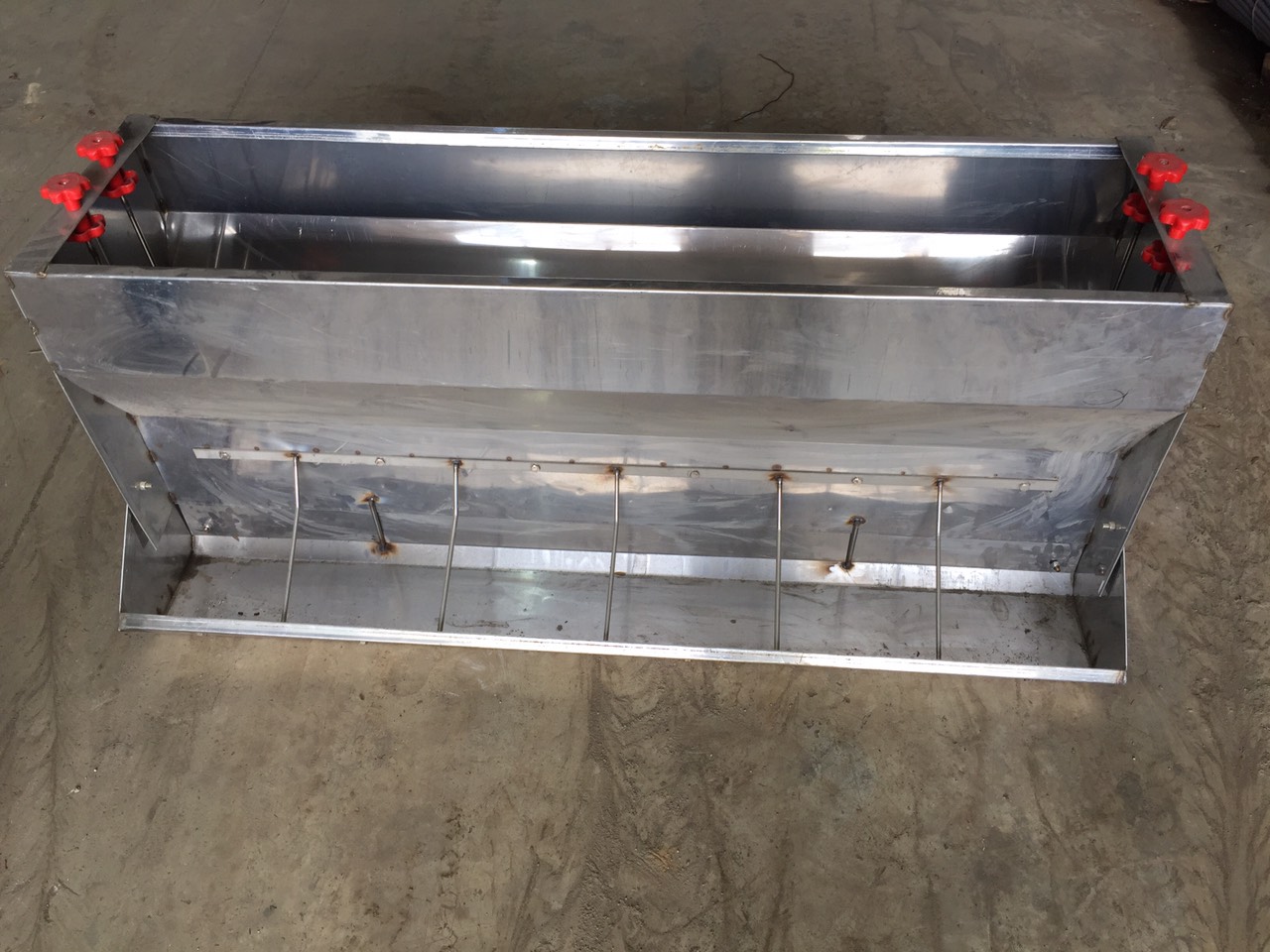 Máng ăn cho lợn thịt - Kích thước 1.5m